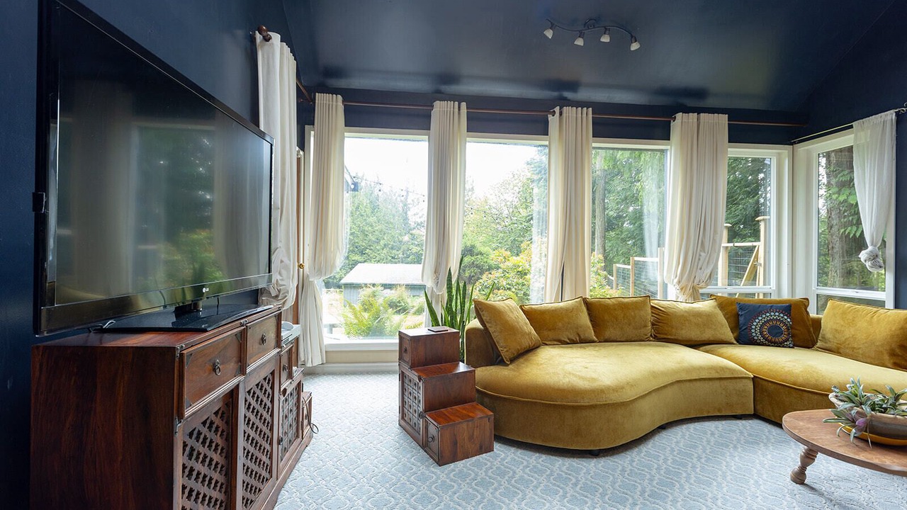 Photo of Livingroom in Juan de Fuca Electoral Area