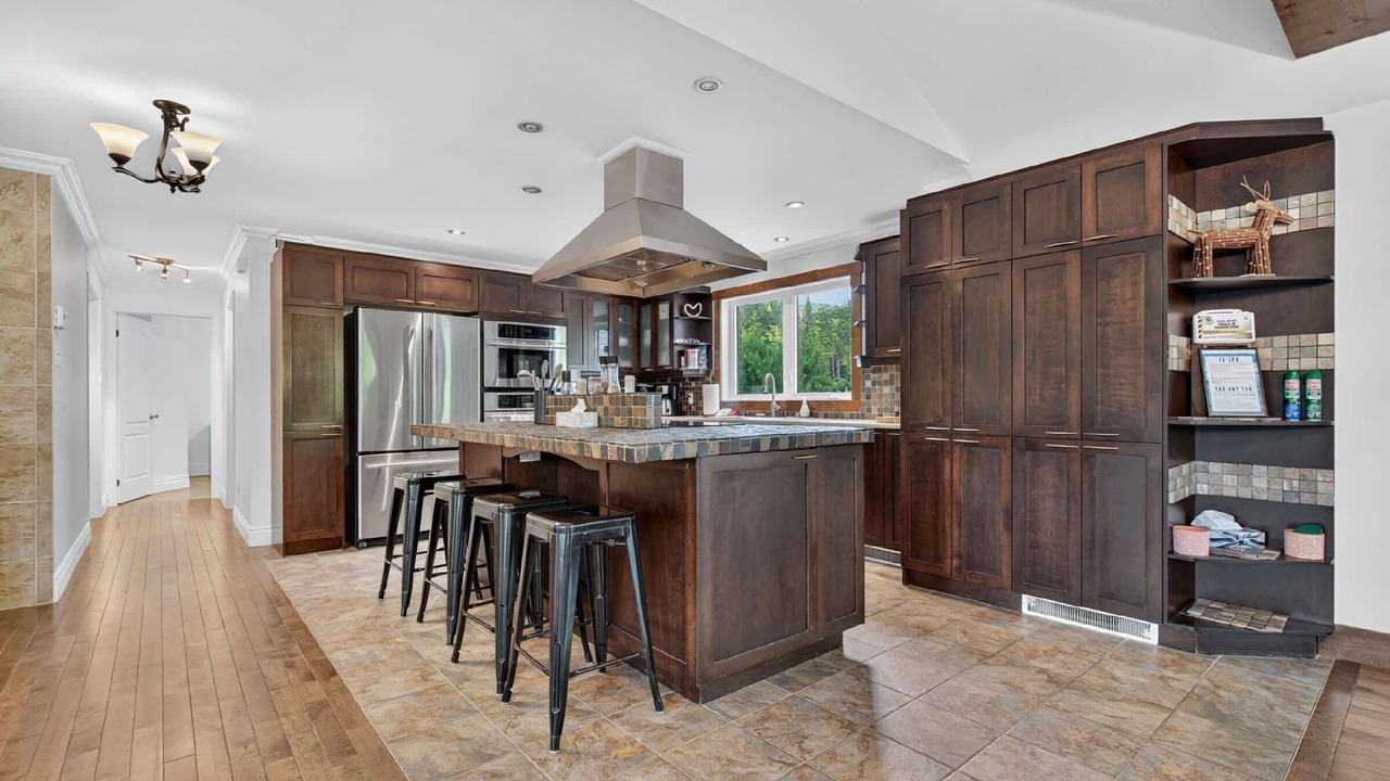 Photo of Kitchen in Val-des-Lacs