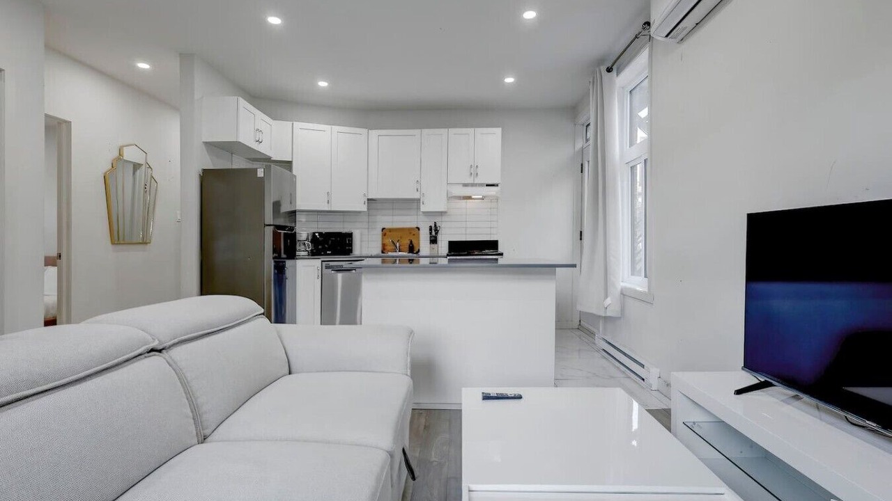 Photo of Livingroom in Cote-Des-Neiges—Notre-Dame-De-Grace