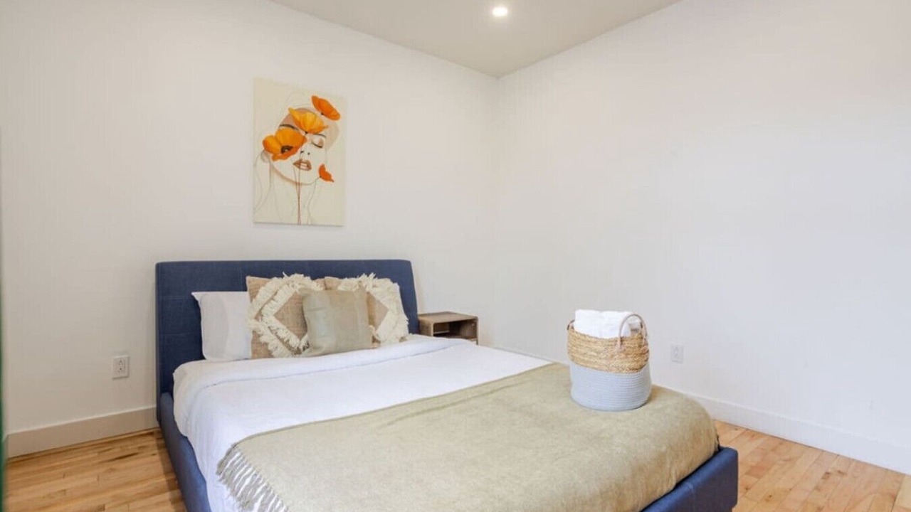 Photo of Bedroom in Cote-Des-Neiges—Notre-Dame-De-Grace