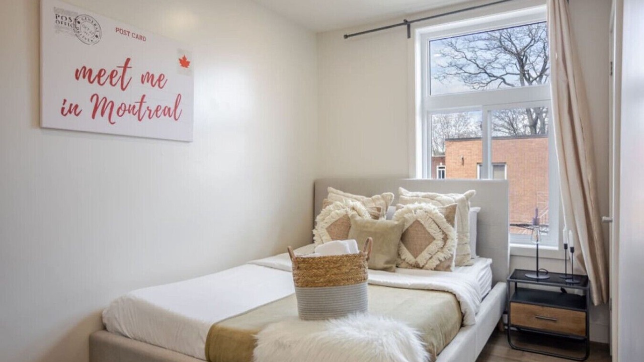 Photo of Bedroom in Cote-Des-Neiges—Notre-Dame-De-Grace