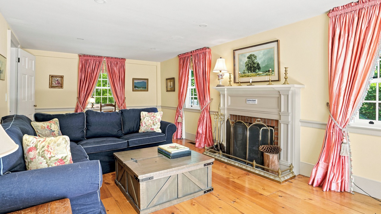 Photo of Livingroom in Old Town Historic District
