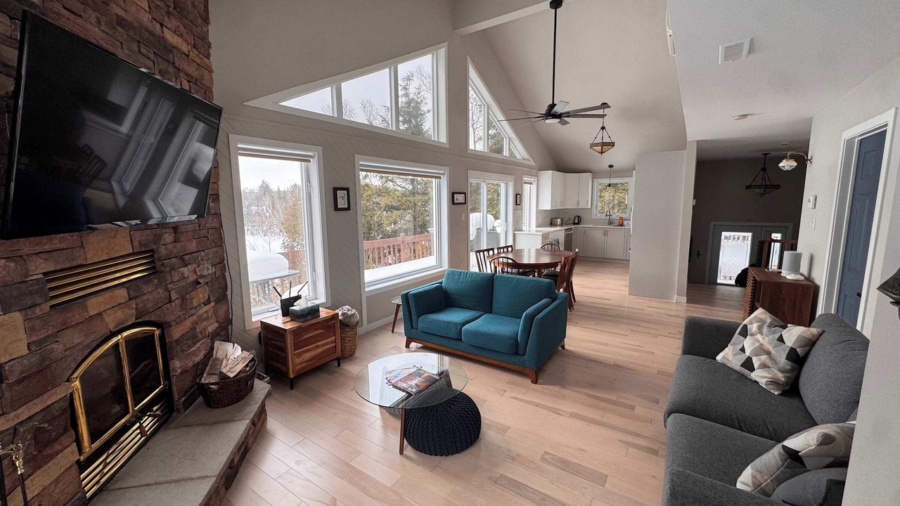 Photo of Livingroom in Amherst