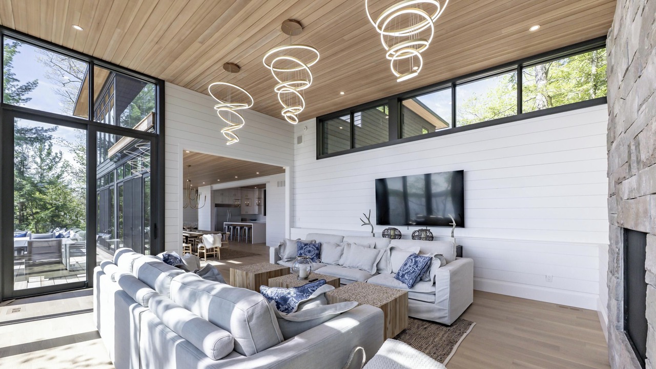 Photo of Livingroom in Port Carling