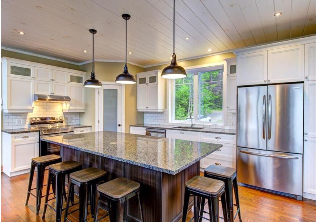 Photo of Kitchen in Val-des-Lacs