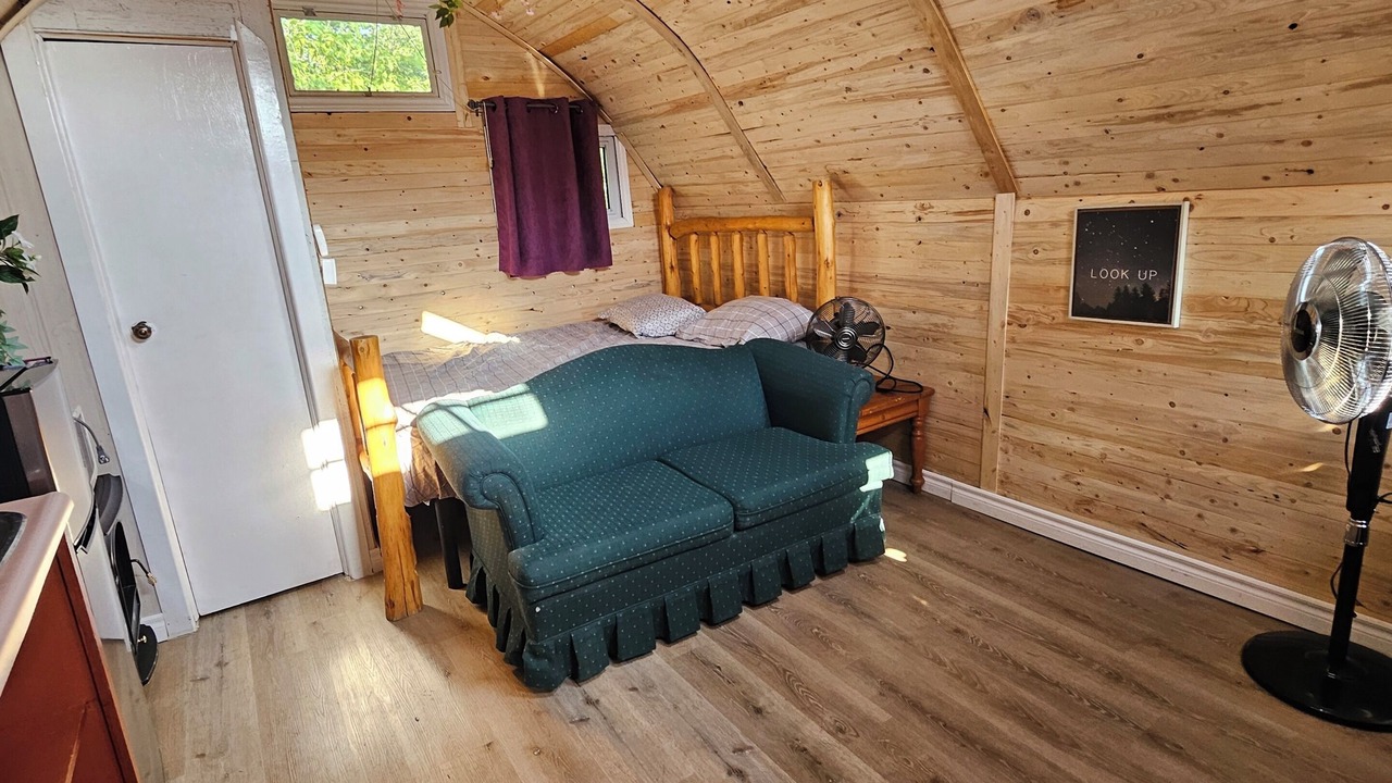 Photo of Livingroom in Lindsay