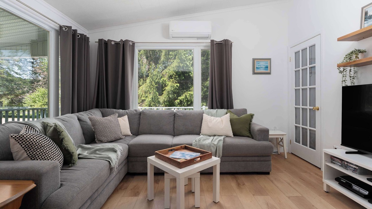 Photo of Livingroom in Amherst