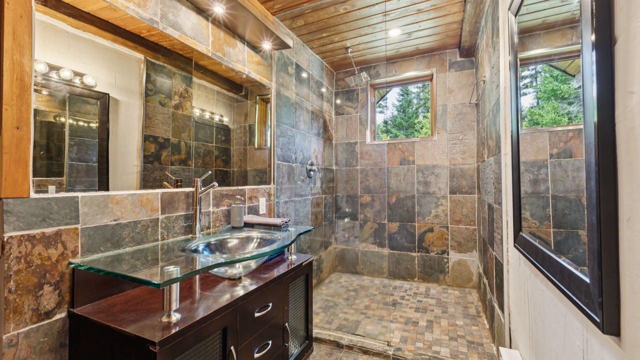 Photo of Bathroom in Ste-Lucie-des-Laurentides