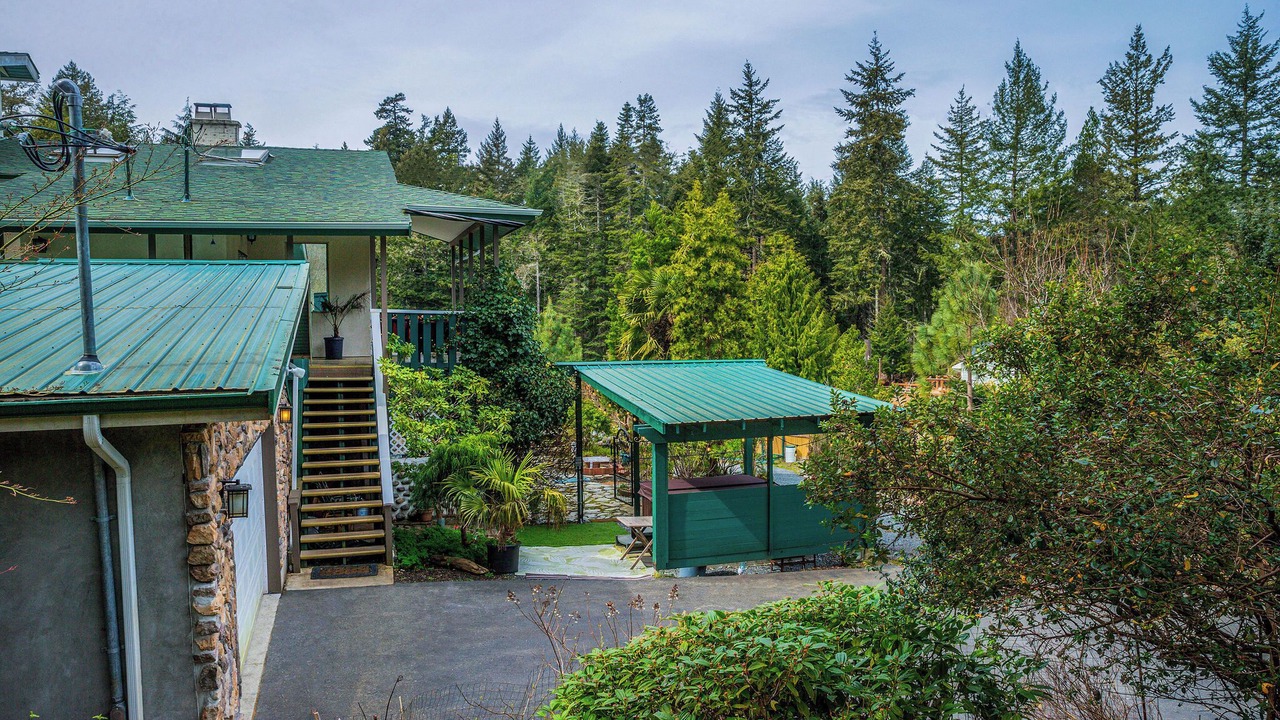 Photo of Patio Balcony in East Sooke