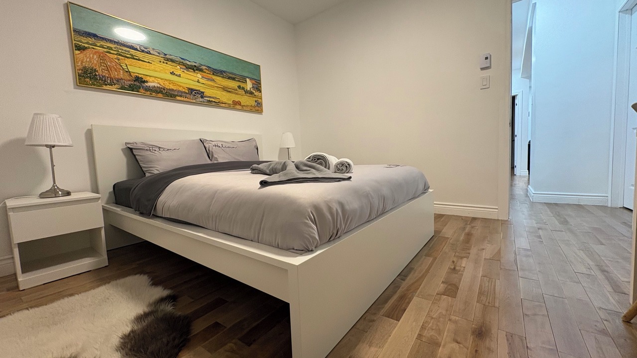 Photo of Bedroom in Cote-Des-Neiges—Notre-Dame-De-Grace