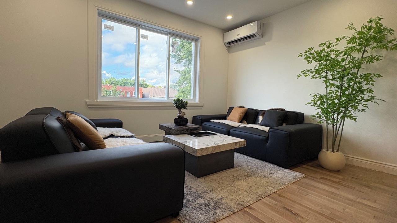 Photo of Livingroom in Cote-Des-Neiges—Notre-Dame-De-Grace