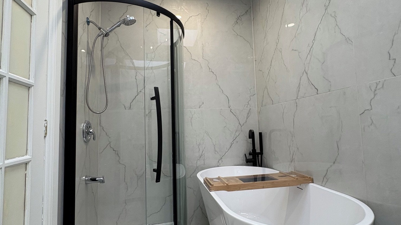 Photo of Bathroom in Cote-Des-Neiges—Notre-Dame-De-Grace