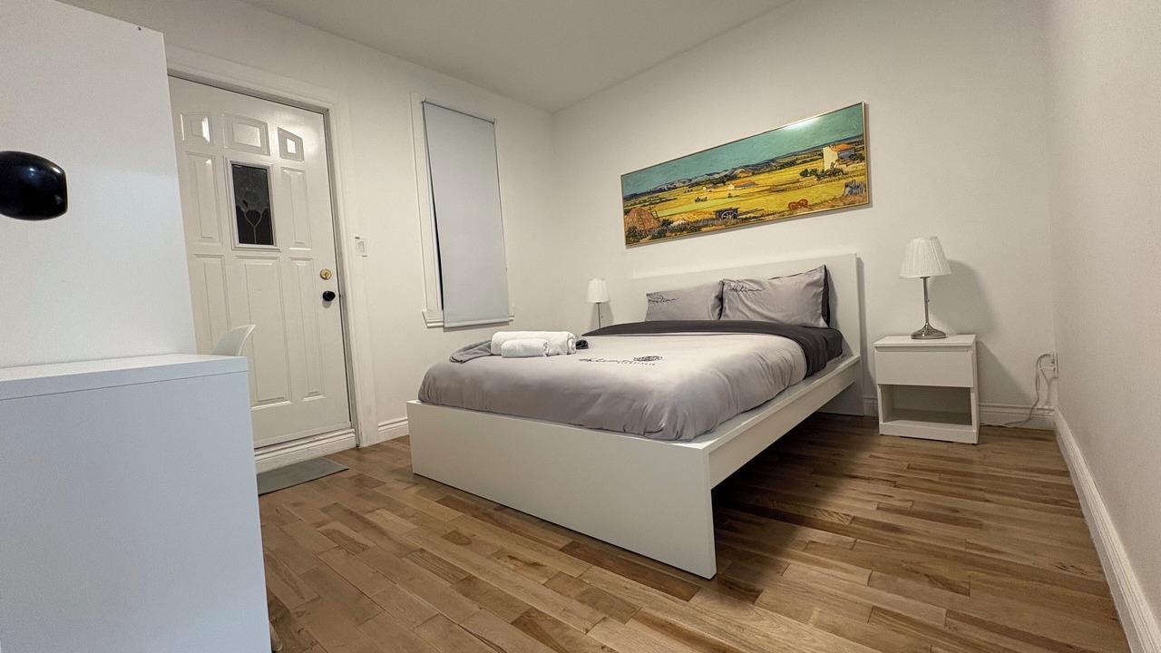 Photo of Bedroom in Cote-Des-Neiges—Notre-Dame-De-Grace