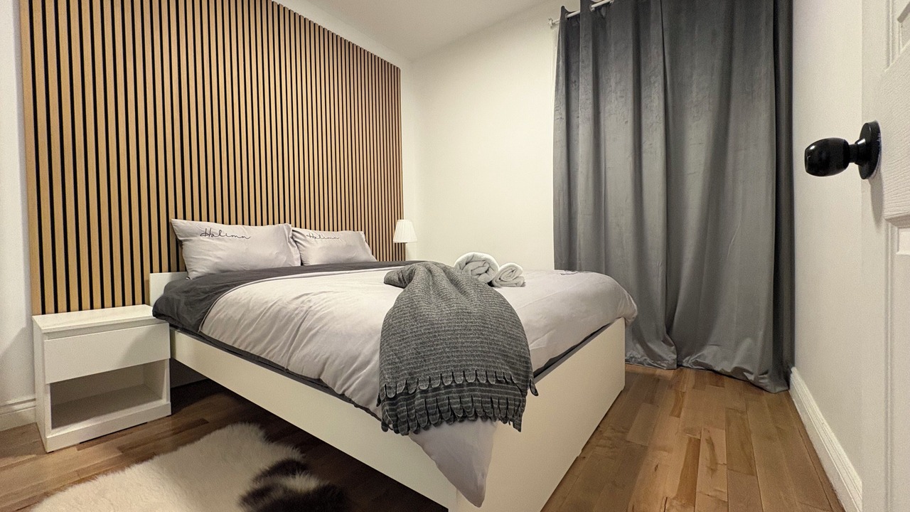 Photo of Bedroom in Cote-Des-Neiges—Notre-Dame-De-Grace
