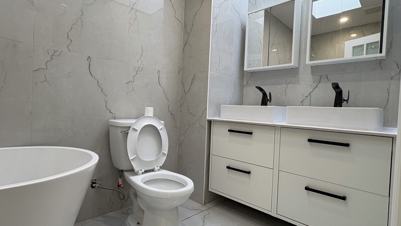 Photo of Bathroom in Cote-Des-Neiges—Notre-Dame-De-Grace