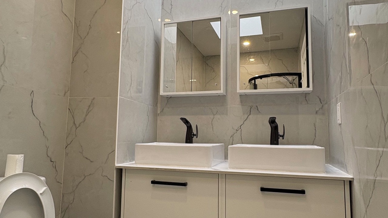 Photo of Bathroom in Cote-Des-Neiges—Notre-Dame-De-Grace