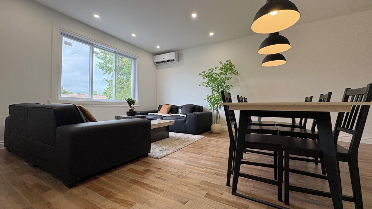 Photo of Livingroom in Cote-Des-Neiges—Notre-Dame-De-Grace