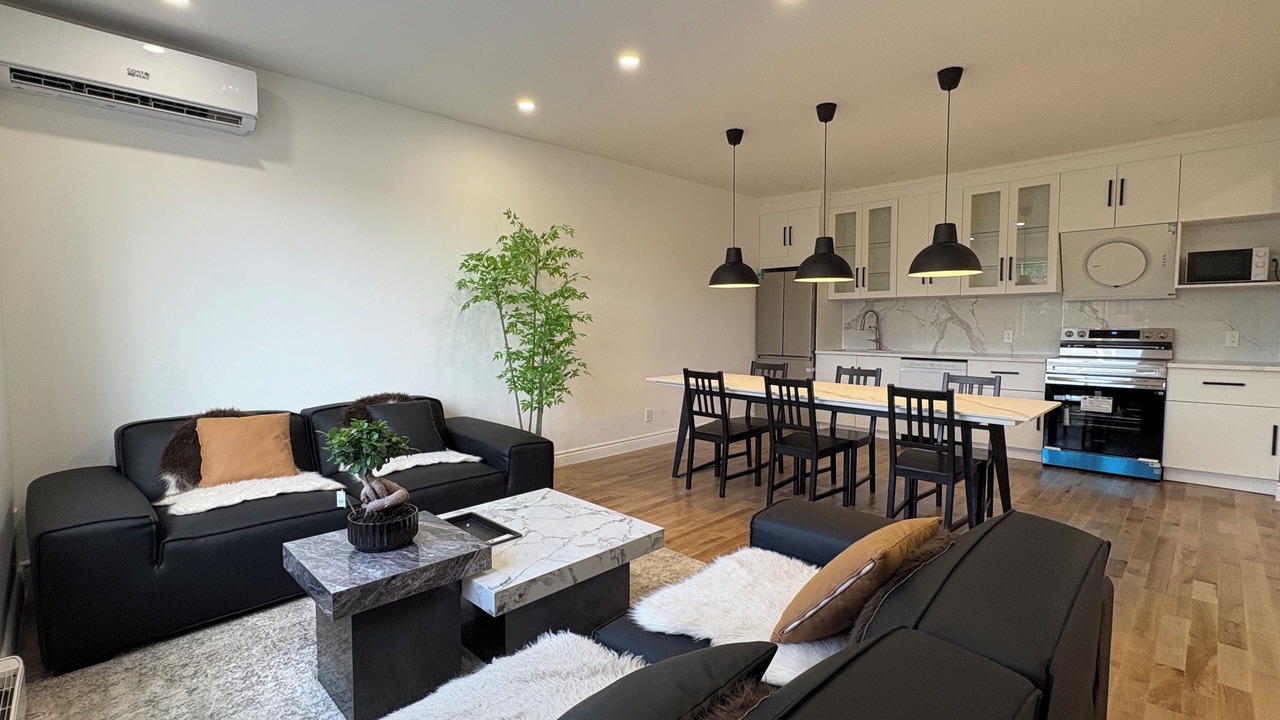 Photo of Livingroom in Cote-Des-Neiges—Notre-Dame-De-Grace
