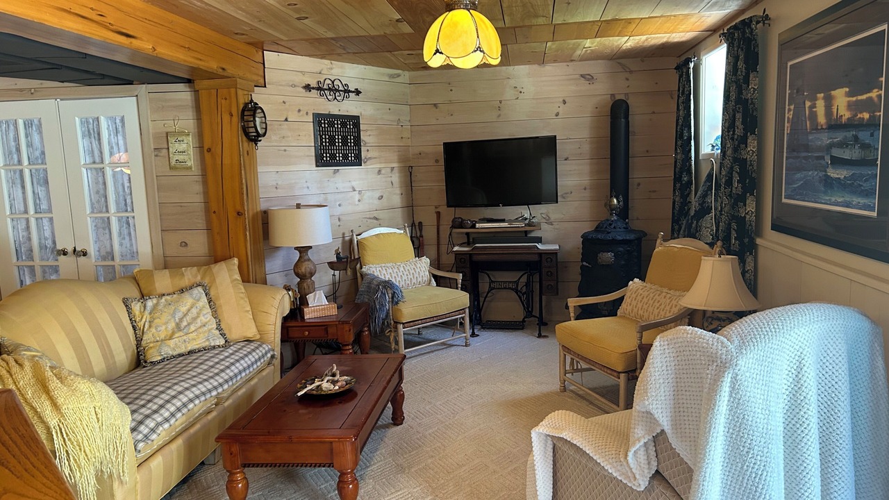 Photo of Livingroom in Wiarton