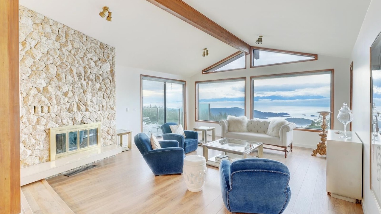 Photo of Livingroom in Sooke