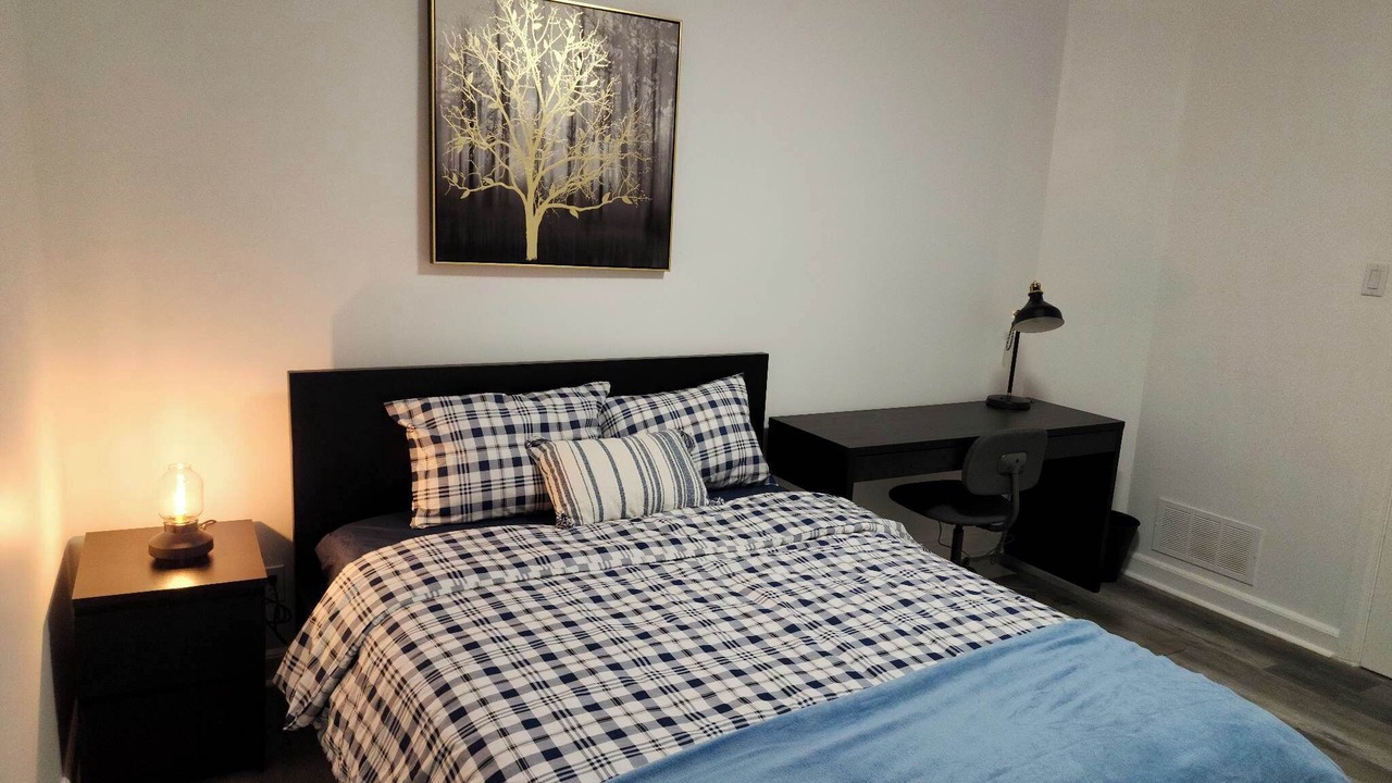 Photo of Bedroom in Cote-Des-Neiges—Notre-Dame-De-Grace