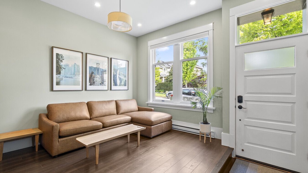 Photo of Livingroom in Riley Park