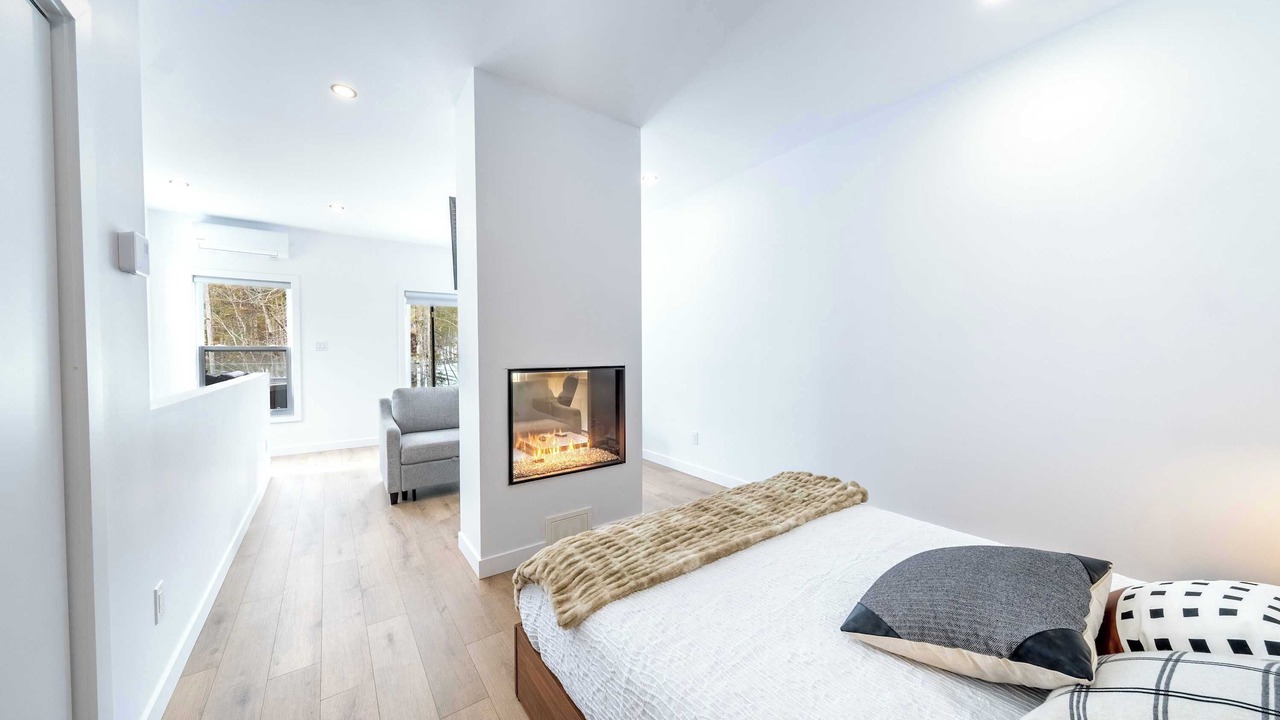 Photo of Bedroom in Adstock