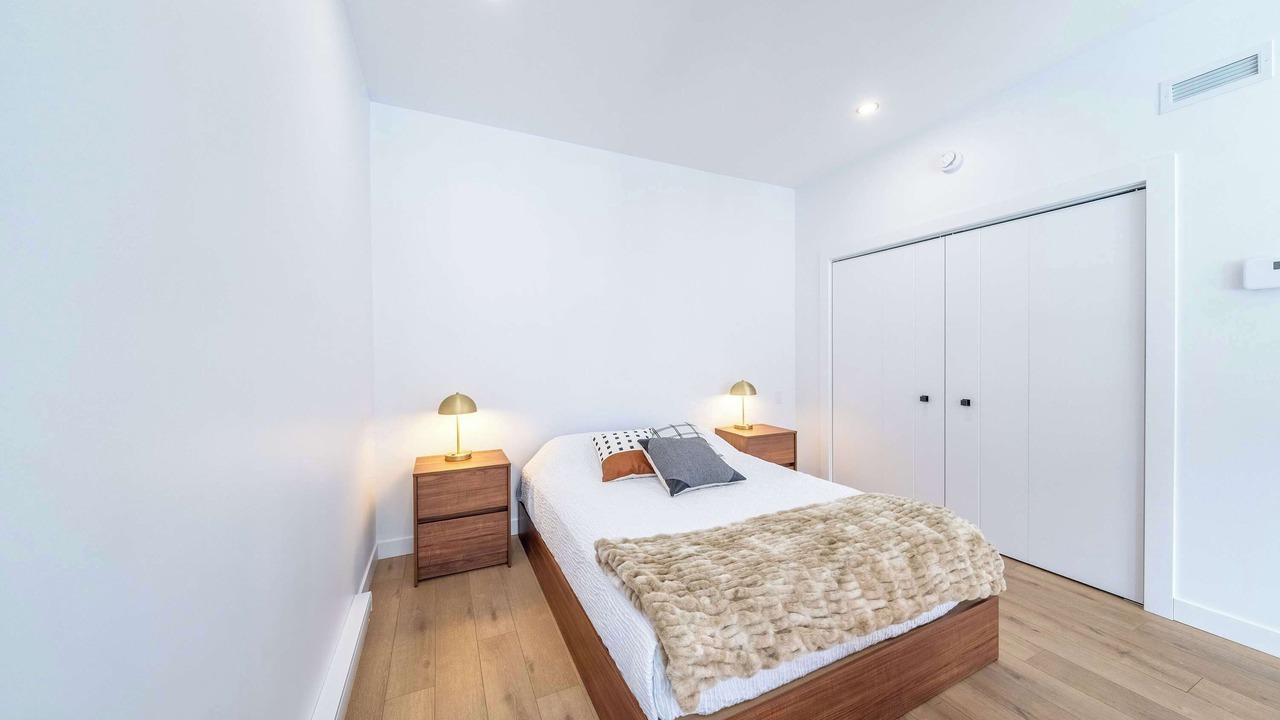 Photo of Bedroom in Adstock