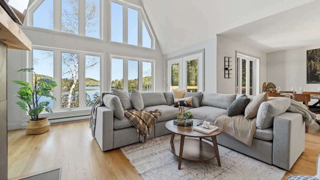 Photo of Livingroom in Amherst