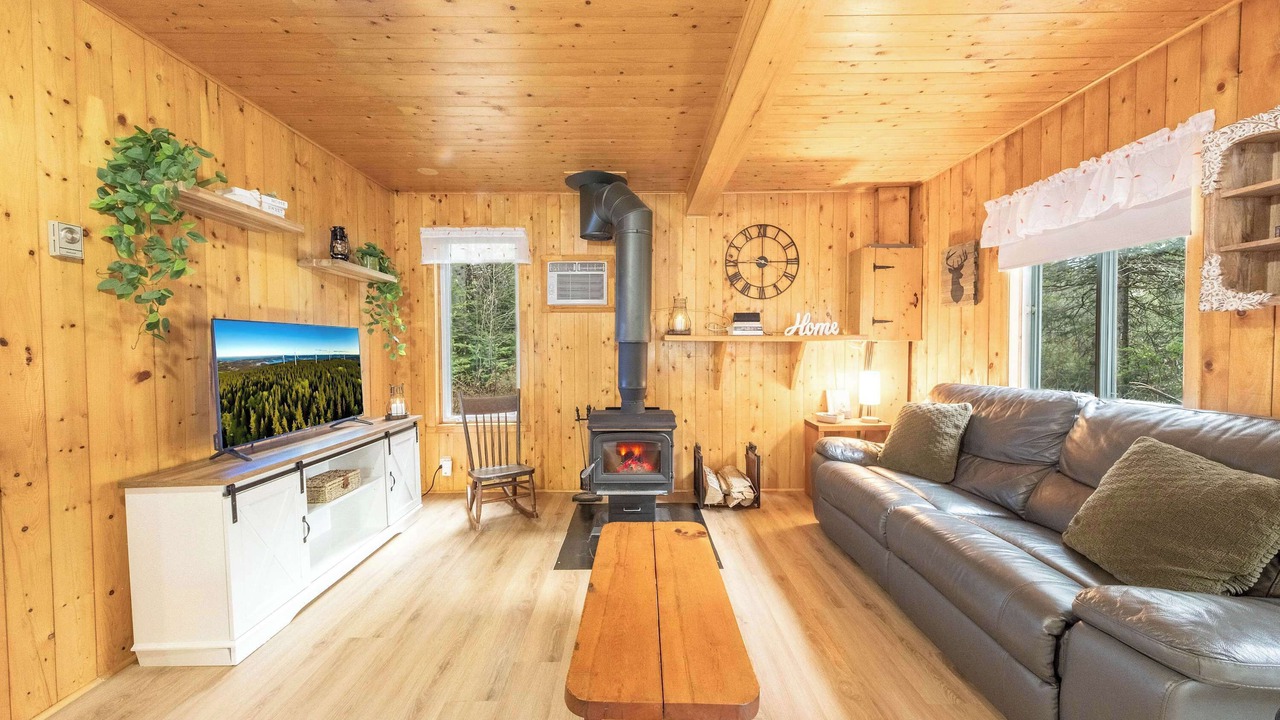 Photo of Livingroom in Saint-Leon-de-Standon