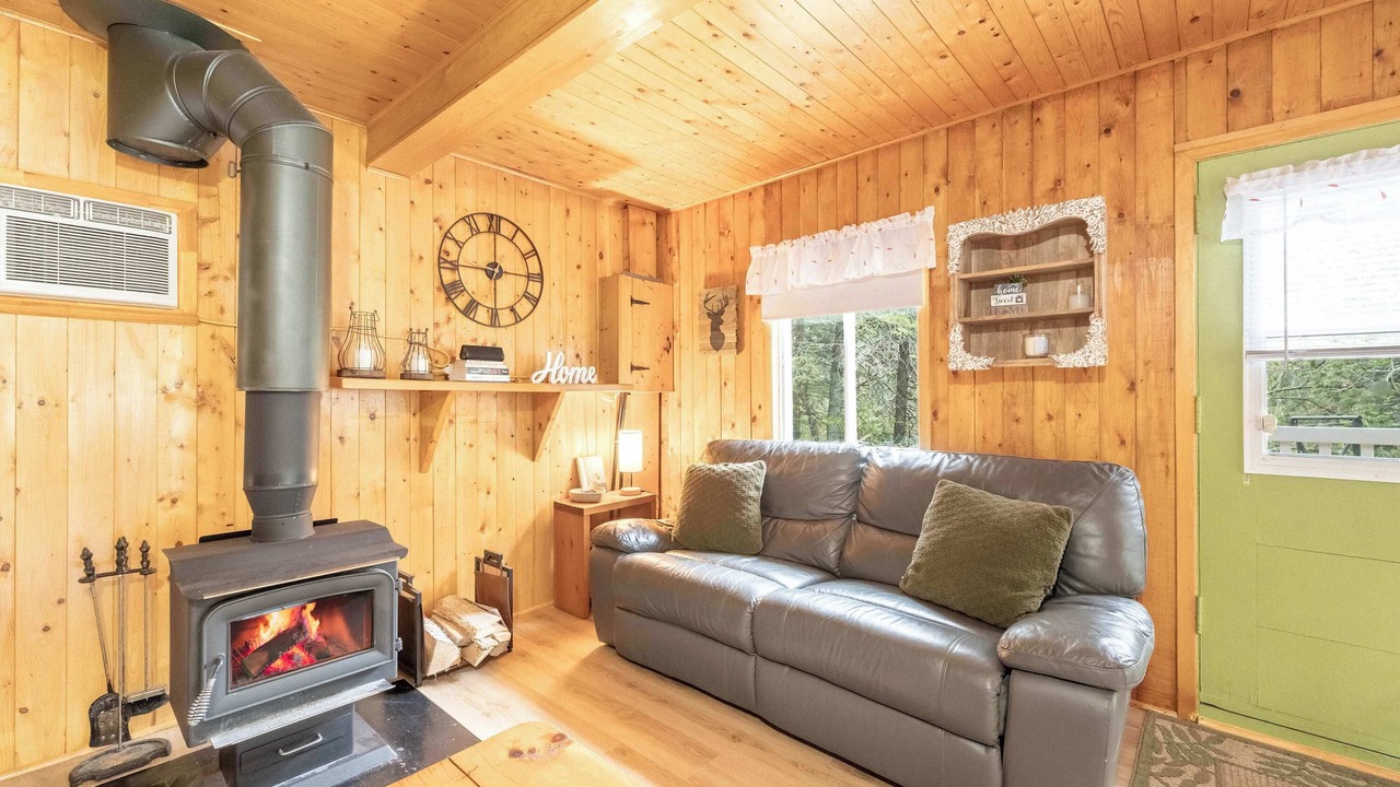 Photo of Livingroom in Saint-Leon-de-Standon