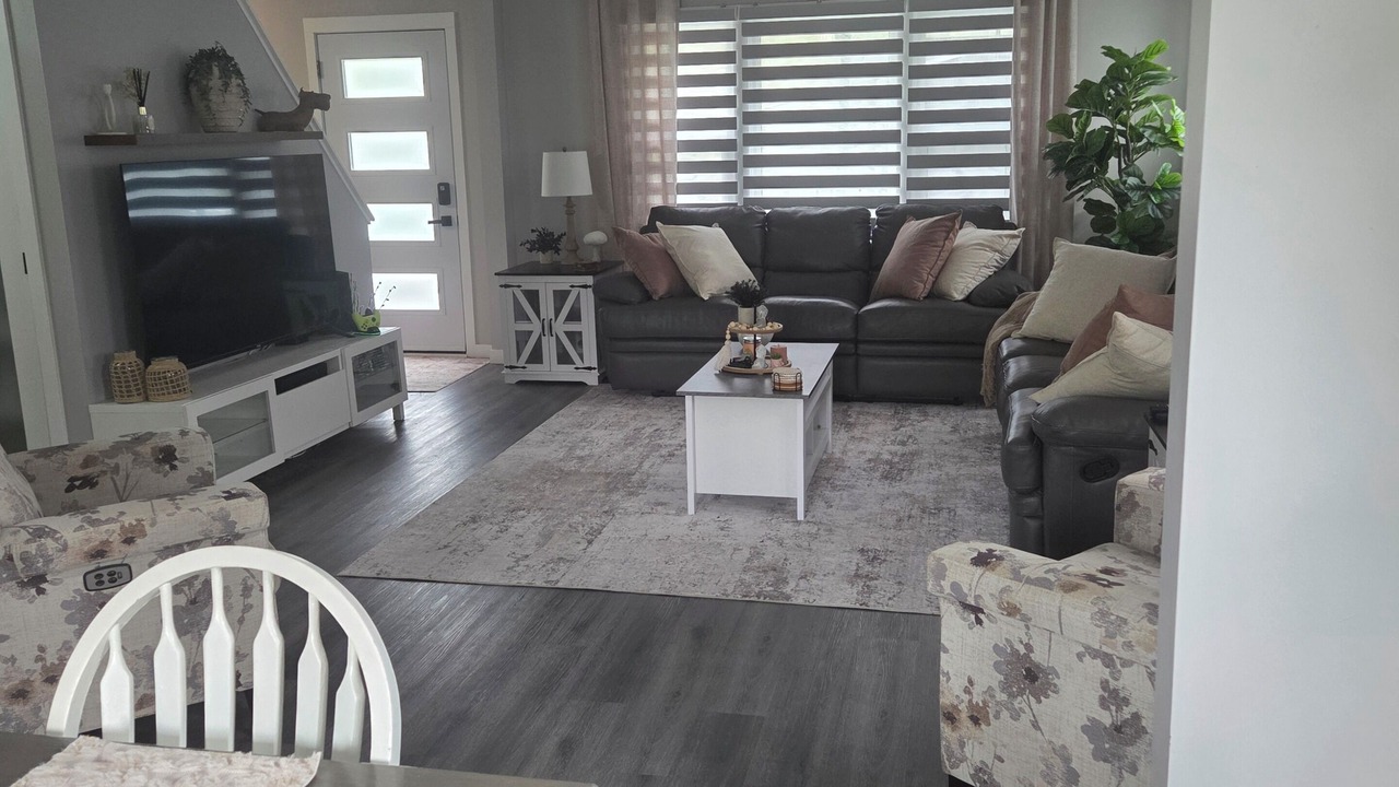 Photo of Livingroom in Greater Napanee