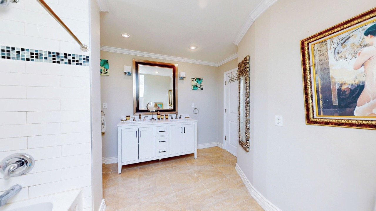 Photo of Bathroom in Bradford West Gwillimbury