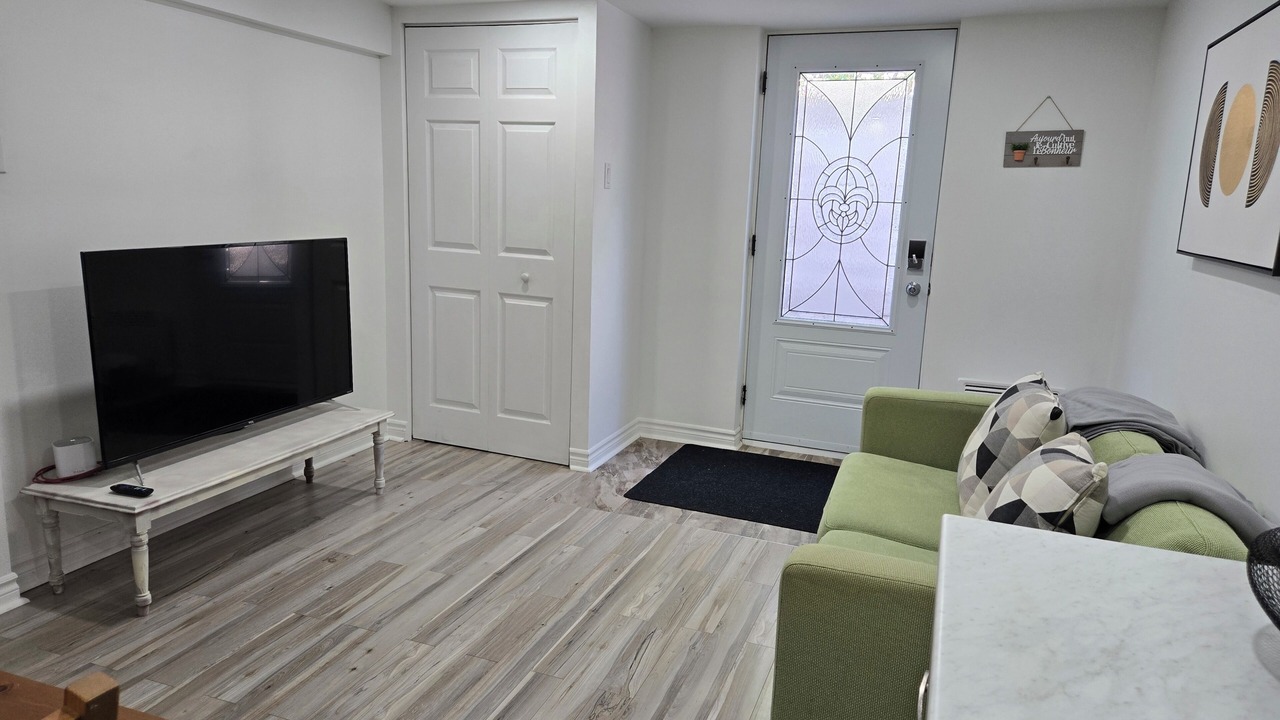 Photo of Livingroom in Longueuil