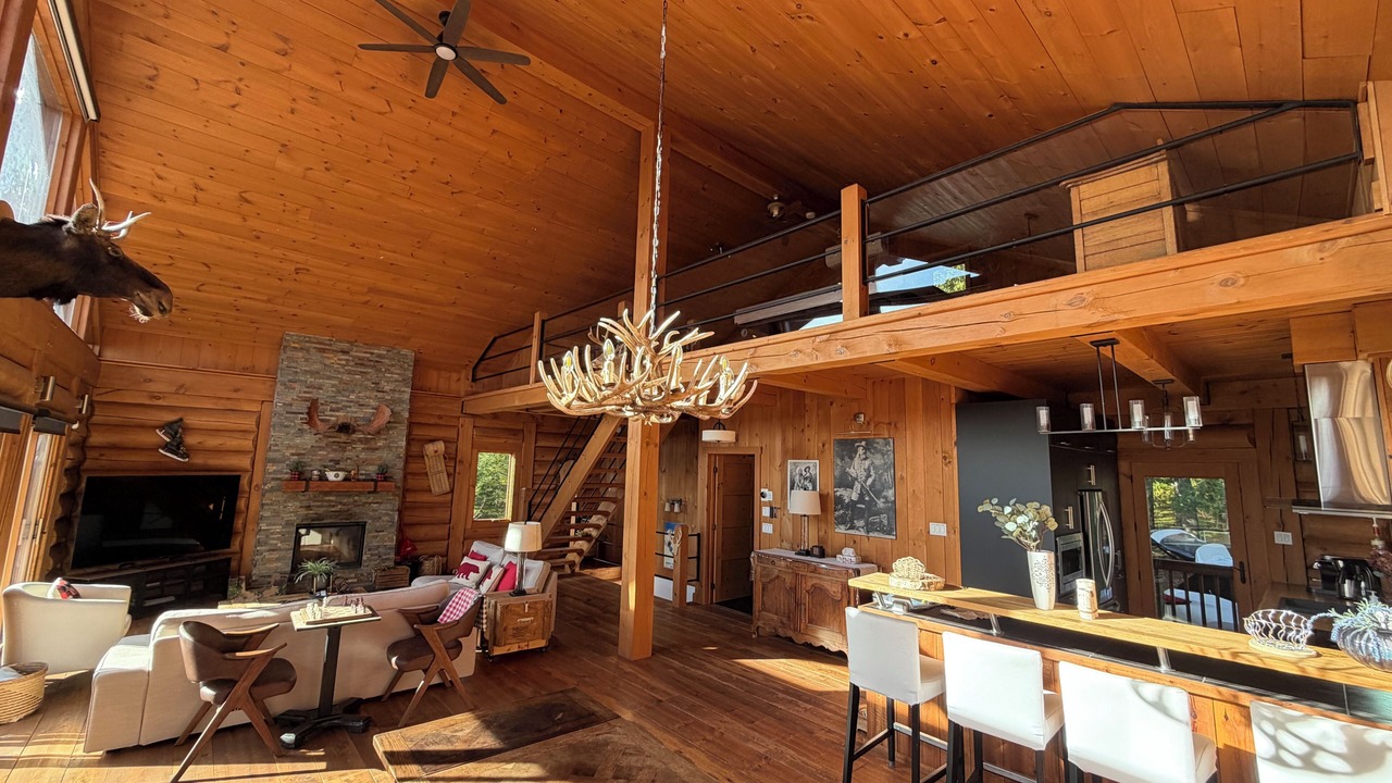 Photo of Livingroom in Val-des-Lacs