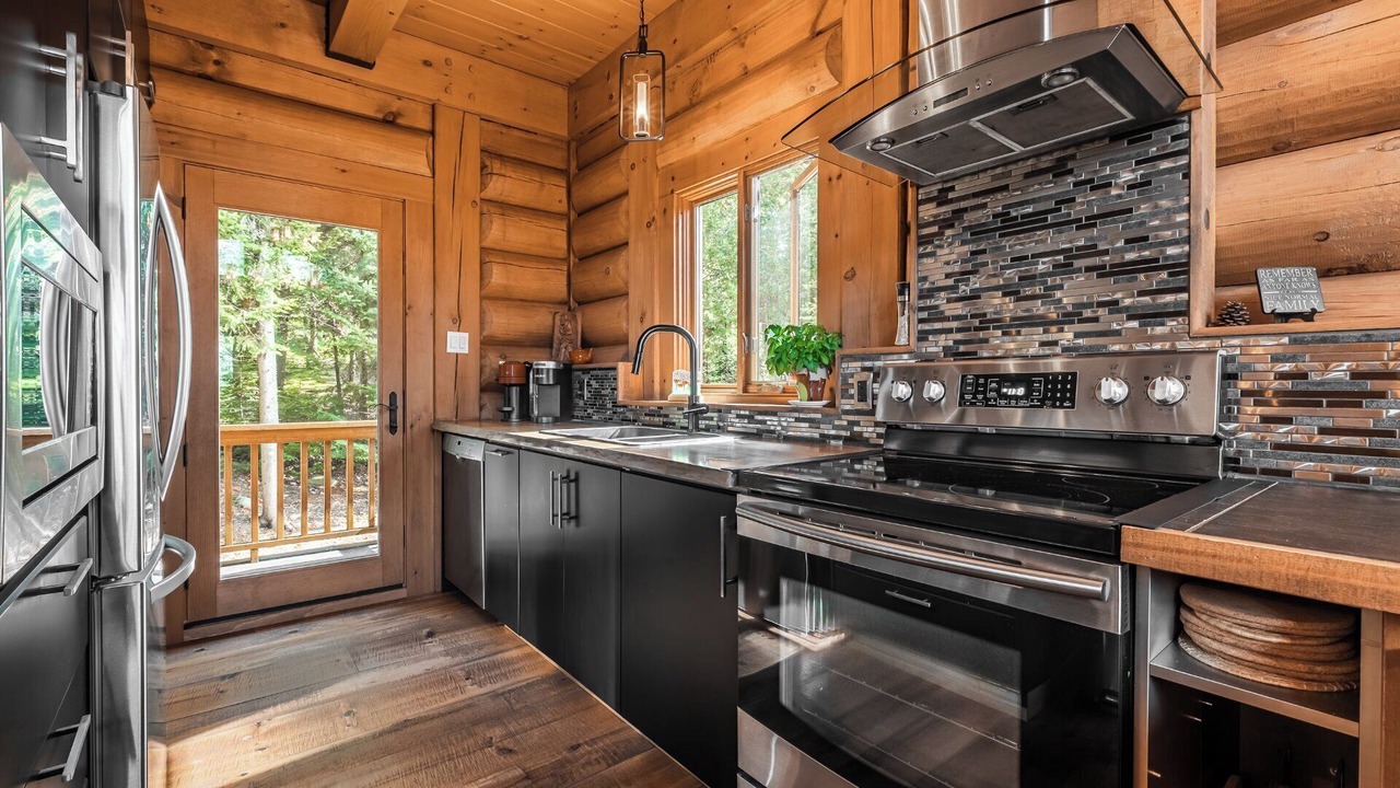 Photo of Kitchen in Val-des-Lacs