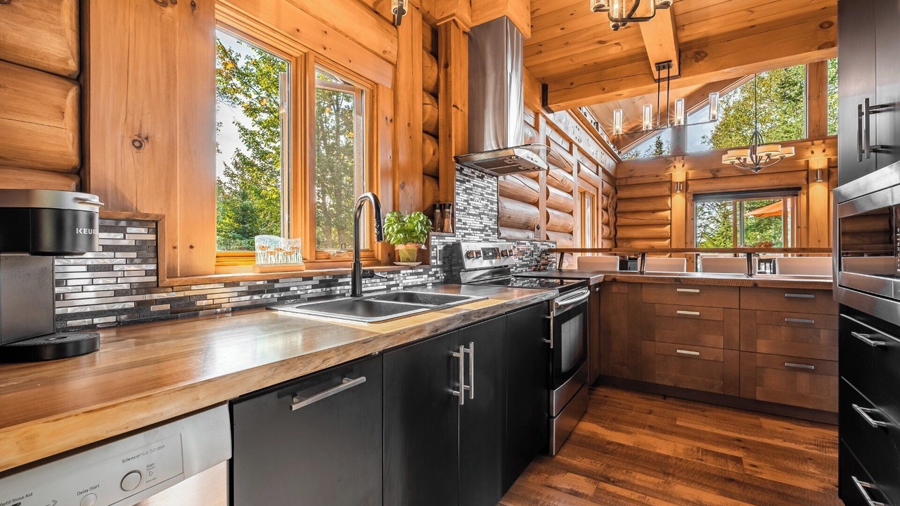 Photo of Kitchen in Val-des-Lacs