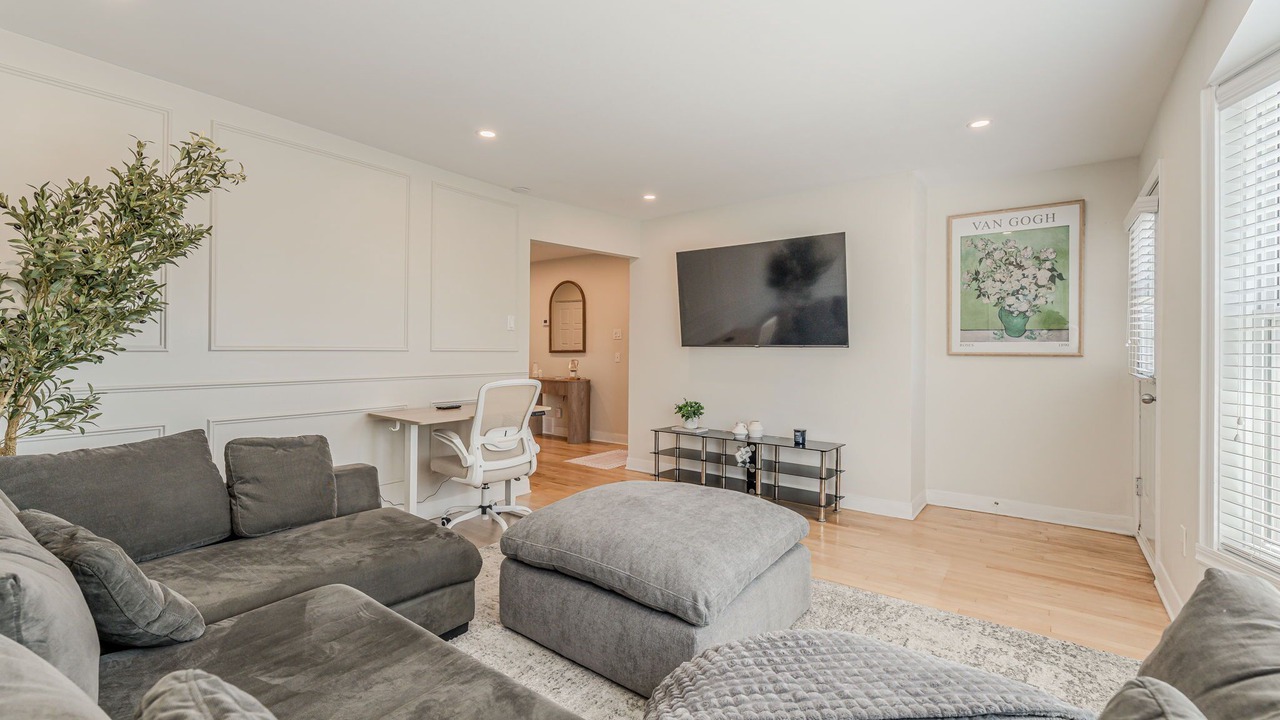 Photo of Livingroom in Laval-des-Rapides