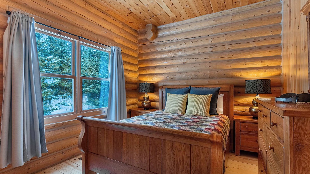 Photo of Bedroom in Fiddler Lake Resort