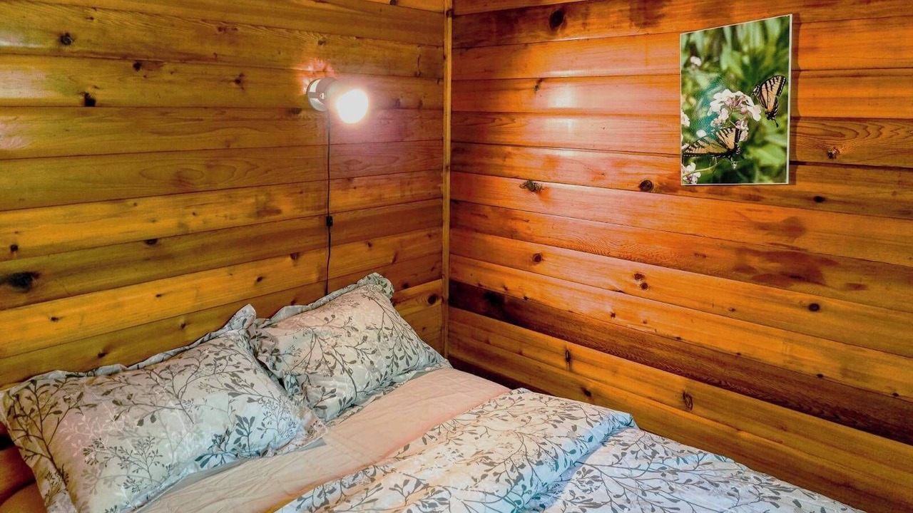 Photo of Bedroom in Utterson