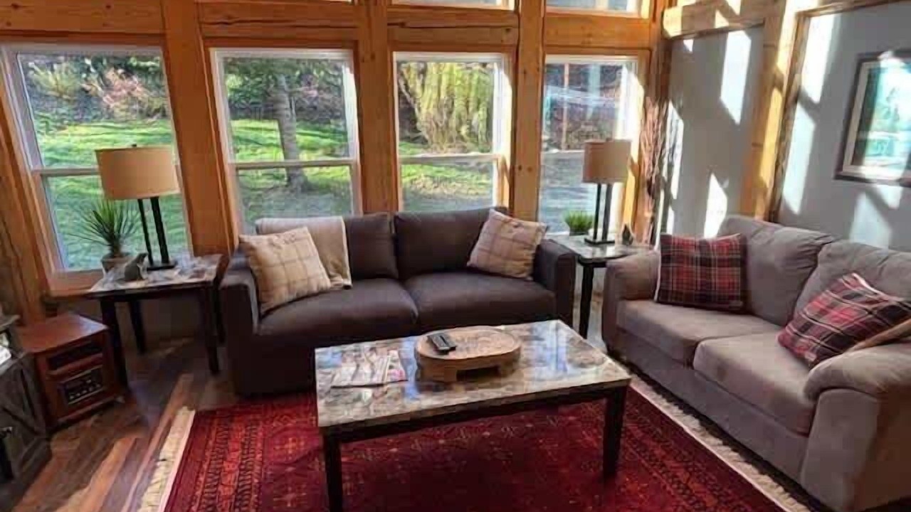 Photo of Livingroom in South River