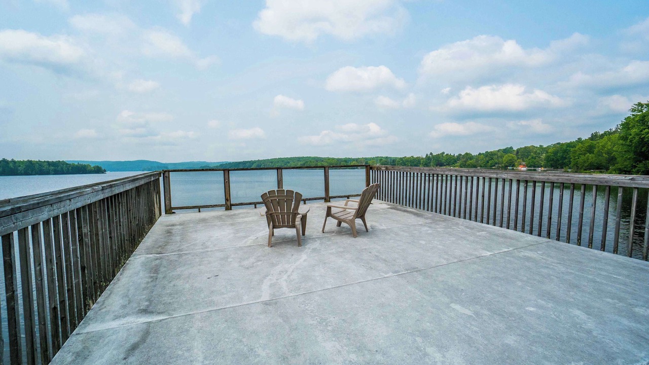 Photo of Patio Balcony in Lake of Bays