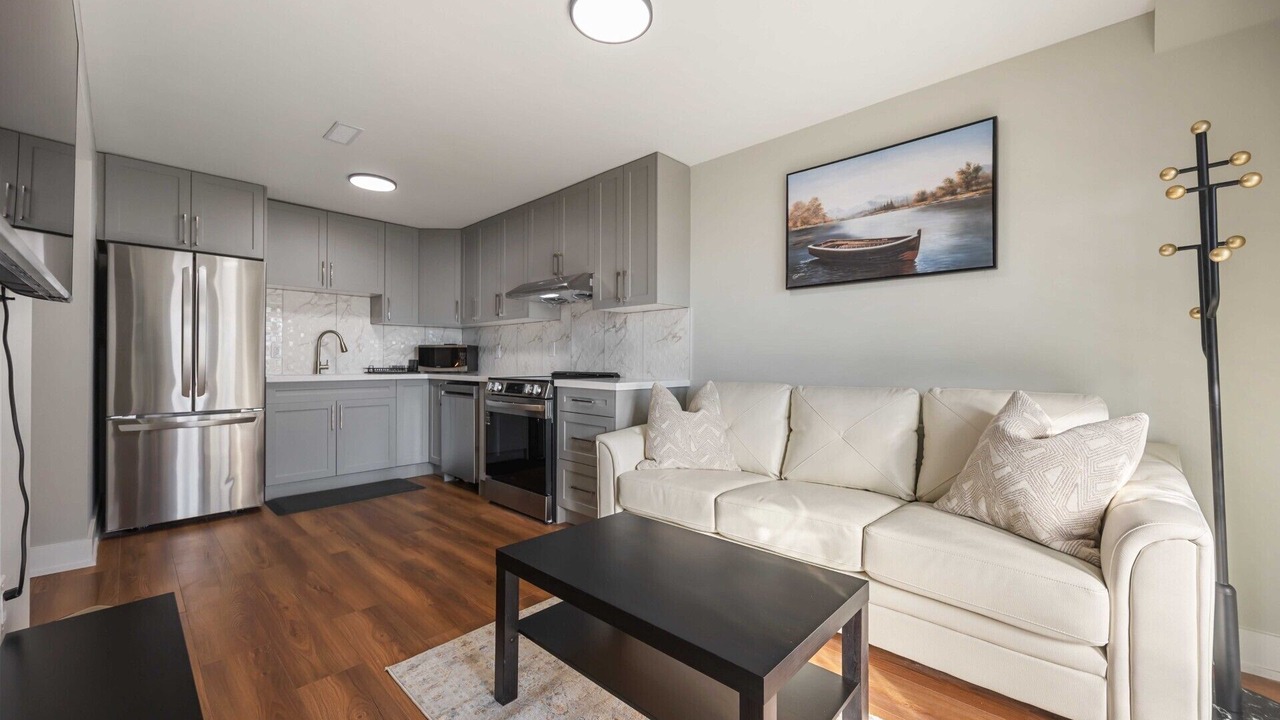 Photo of Livingroom in Clairlea - Birchmount