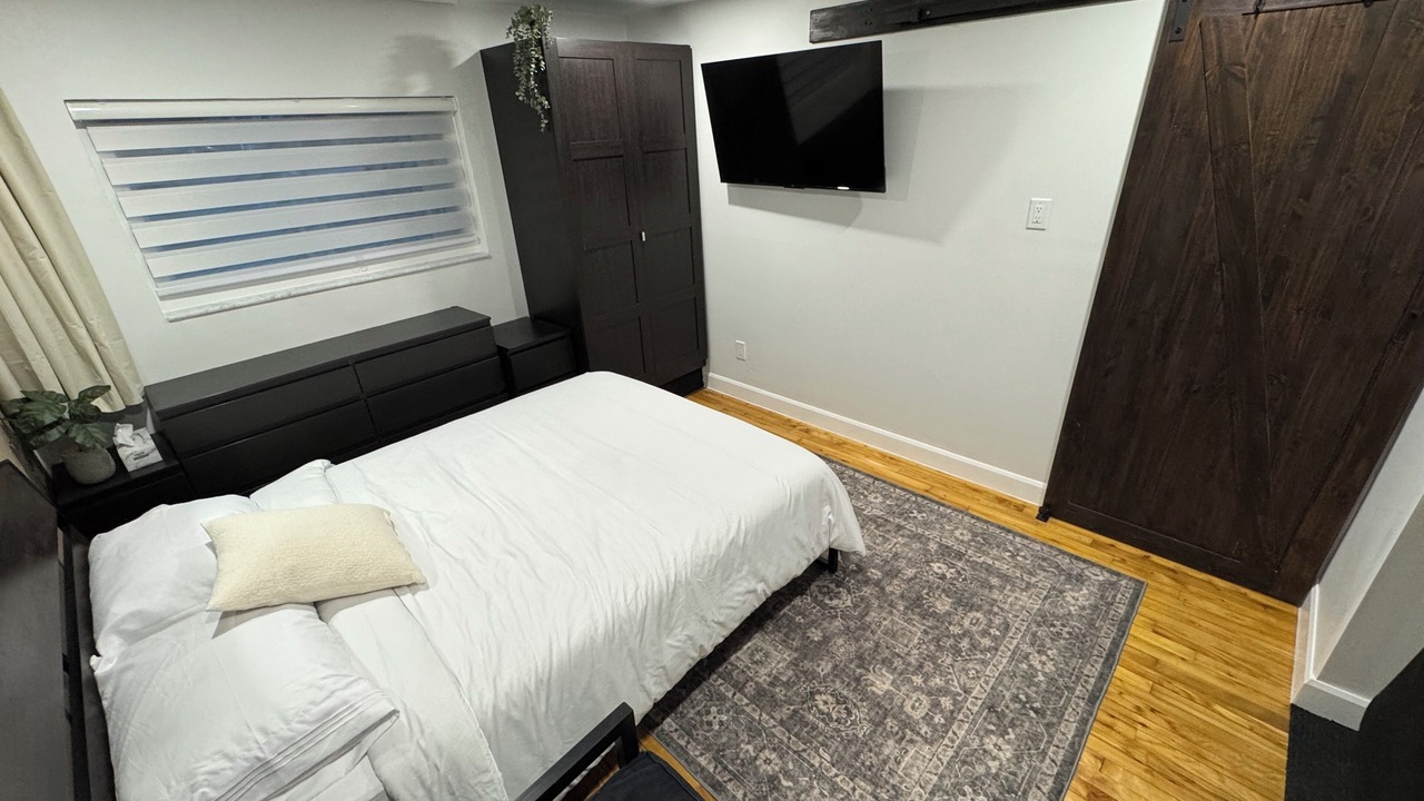 Photo of Bedroom in Longueuil