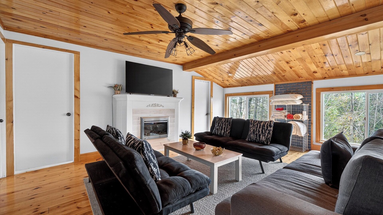 Photo of Livingroom in Val-des-Monts