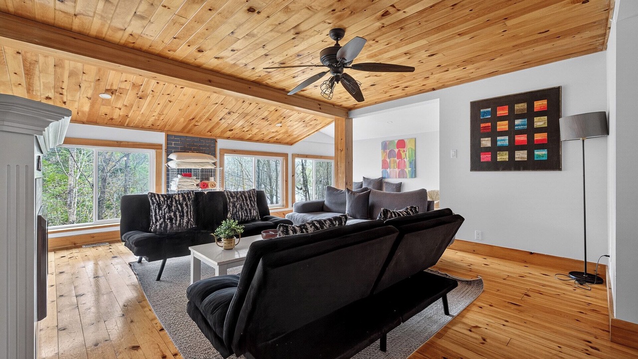 Photo of Livingroom in Val-des-Monts