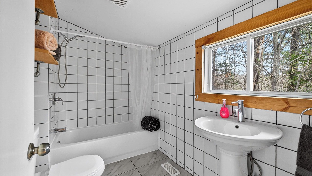 Photo of Bathroom in Val-des-Monts