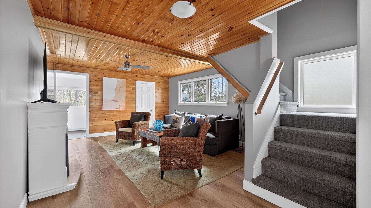 Photo of Livingroom in Val-des-Monts