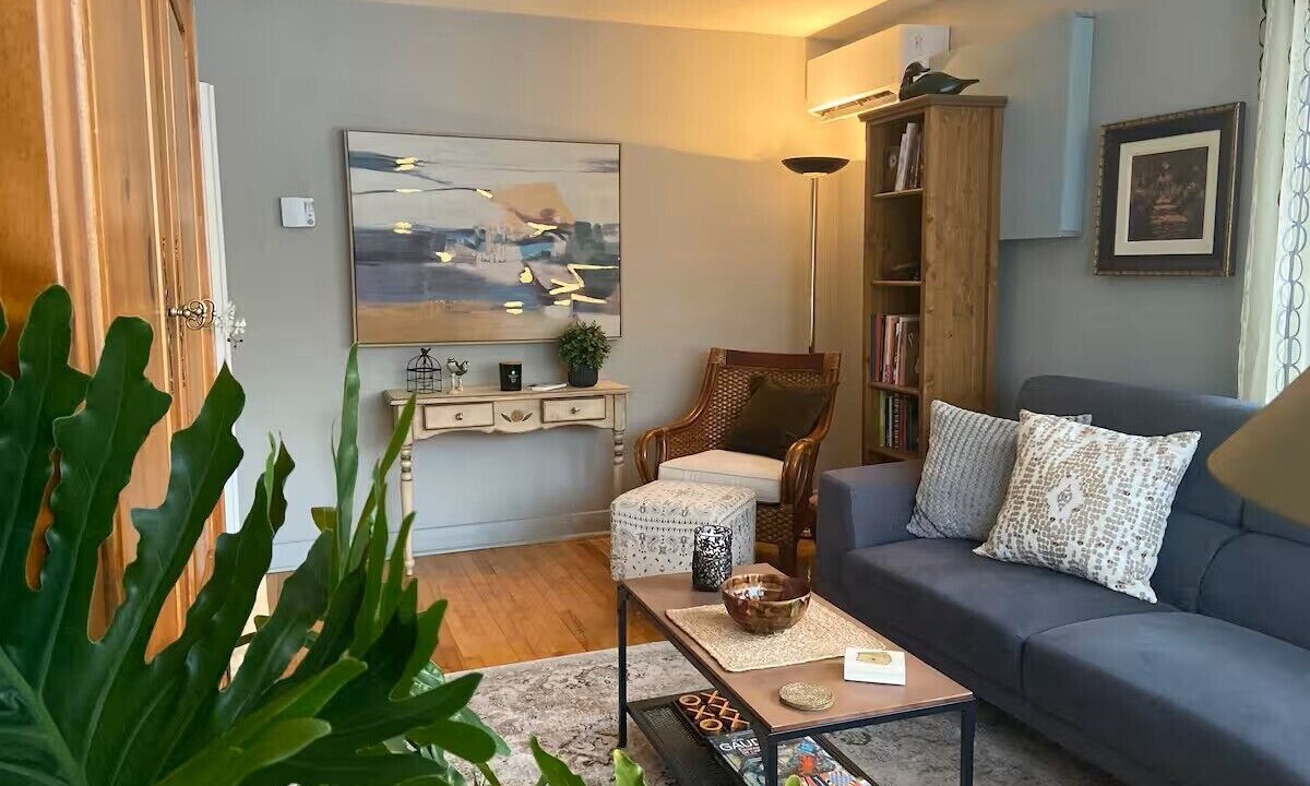 Photo of Livingroom in Longueuil