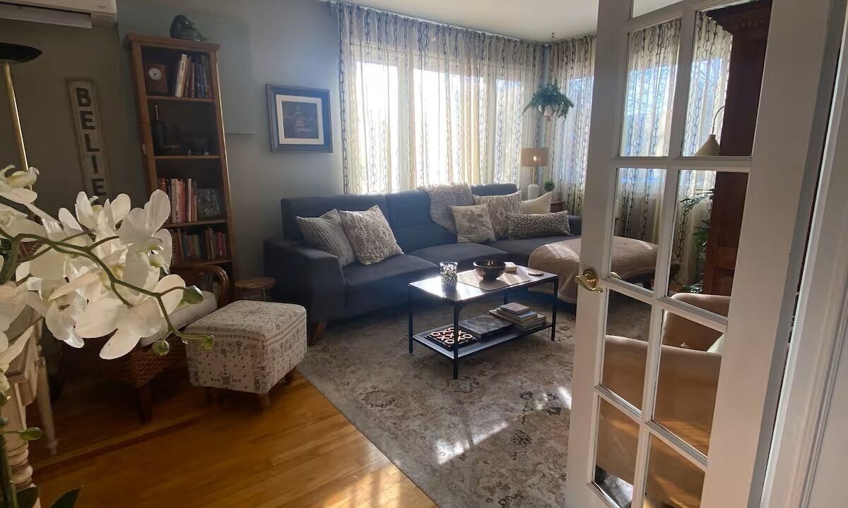 Photo of Livingroom in Longueuil